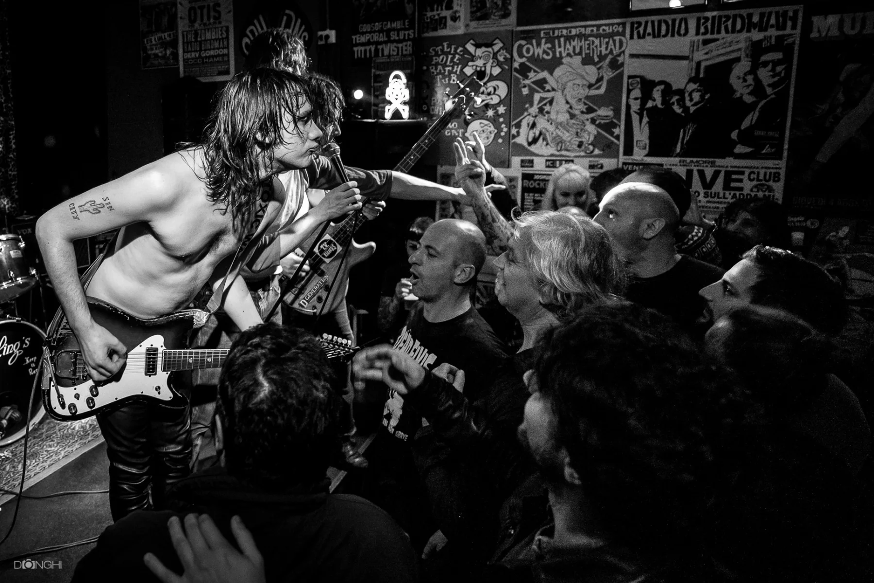 Concerto al Joshua Blues Club, pubblico sotto il palco